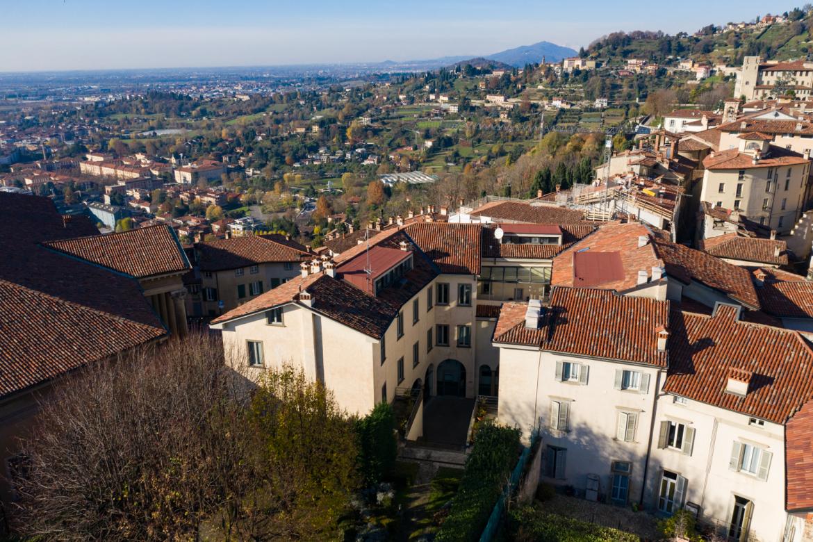 La sede di Rosate vista dall'alto