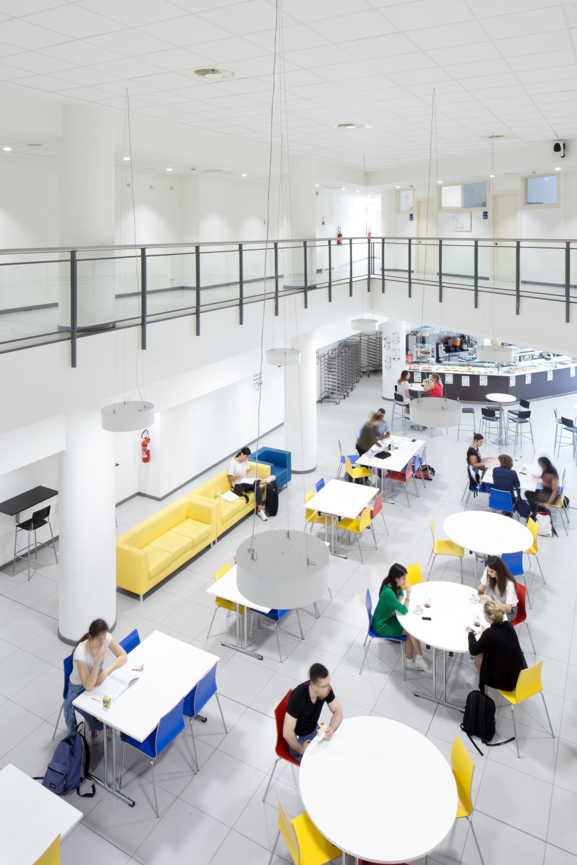 Studenti UniBg nell'area relax di Pignolo