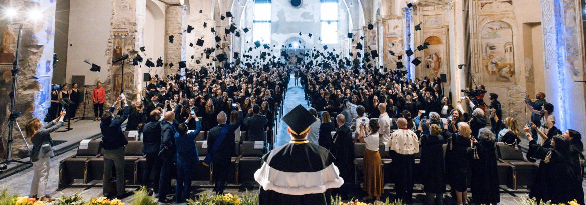 Graduation Day 2025 - lancio dei tocchi