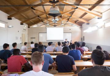 Studenti UniBg a lezione in un'aula campus di Dalmine