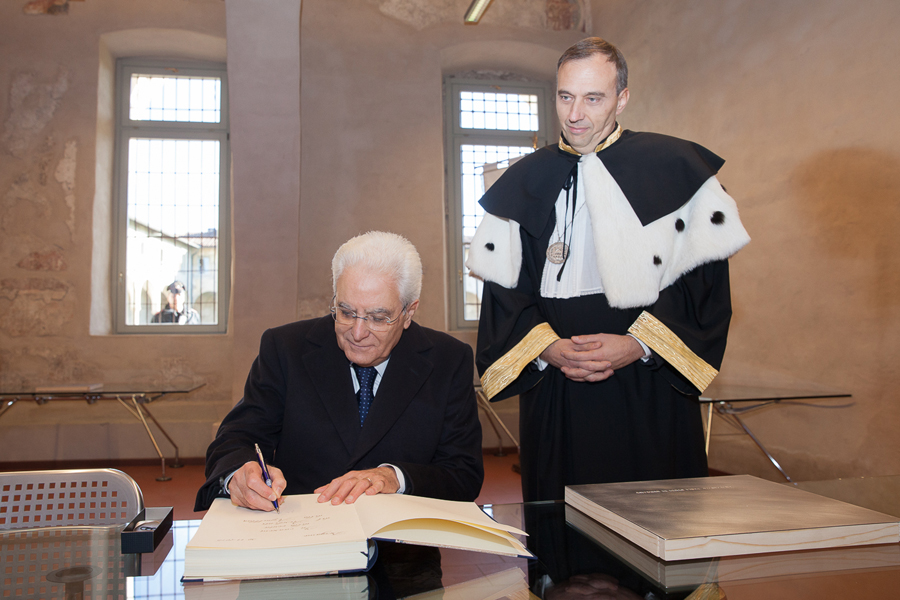 Il Presidente della Repubblica firma il "Libro degli Ospiti" dell'Università di Bergamo