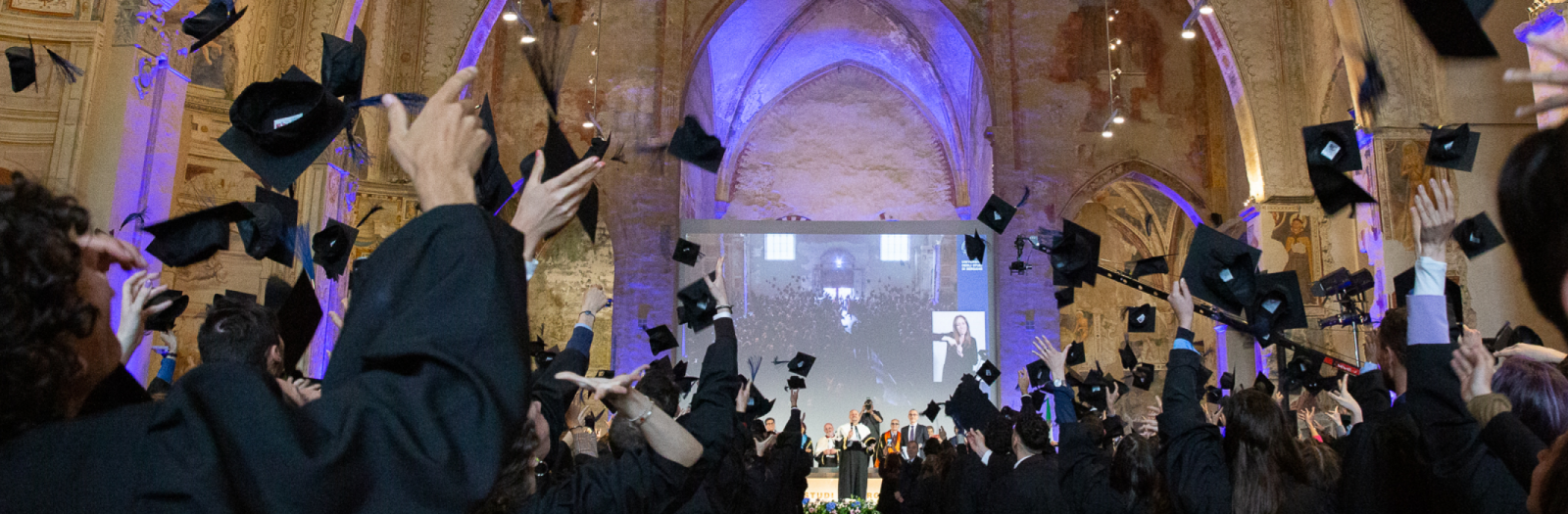 Aula Magna durante il lancio del tocco al Graduation Day 2023