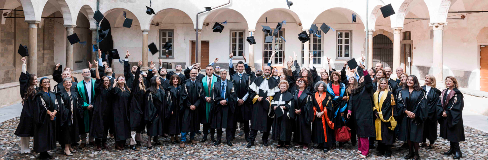 Dottori di ricerca nel chiostro di Sant'Agostino