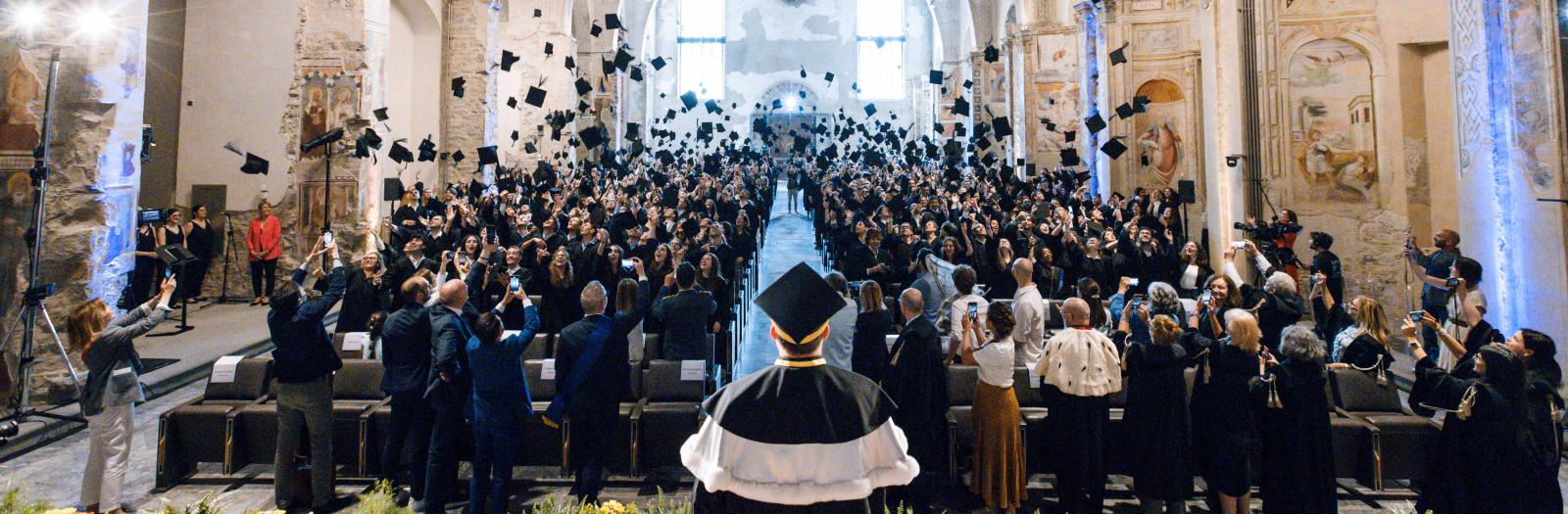 Graduation Day 2025 - lancio dei tocchi