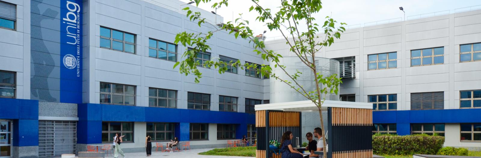 Cortile campus Caniana slider