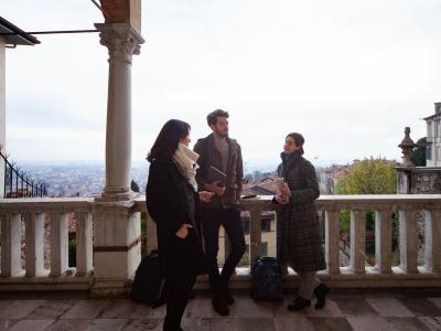 Casa dell'Arciprete - balcone con studenti