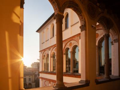 Balcone della sede Bernareggi al tramonto