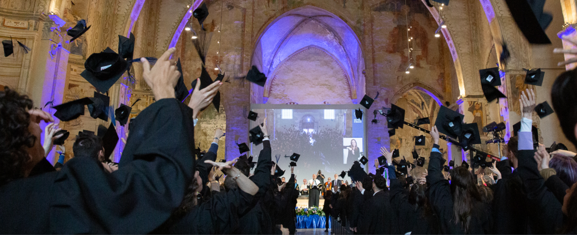 Aula Magna durante il lancio del tocco al Graduation Day 2023