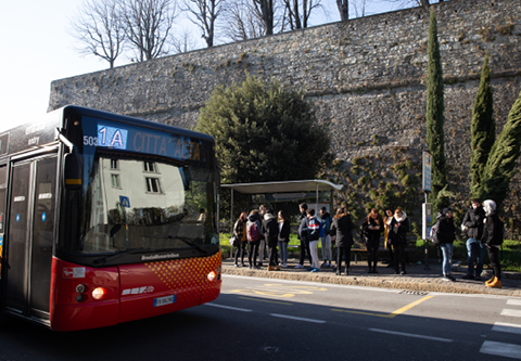 Autobus ATB che porta gli studenti UniBg in Città Alta