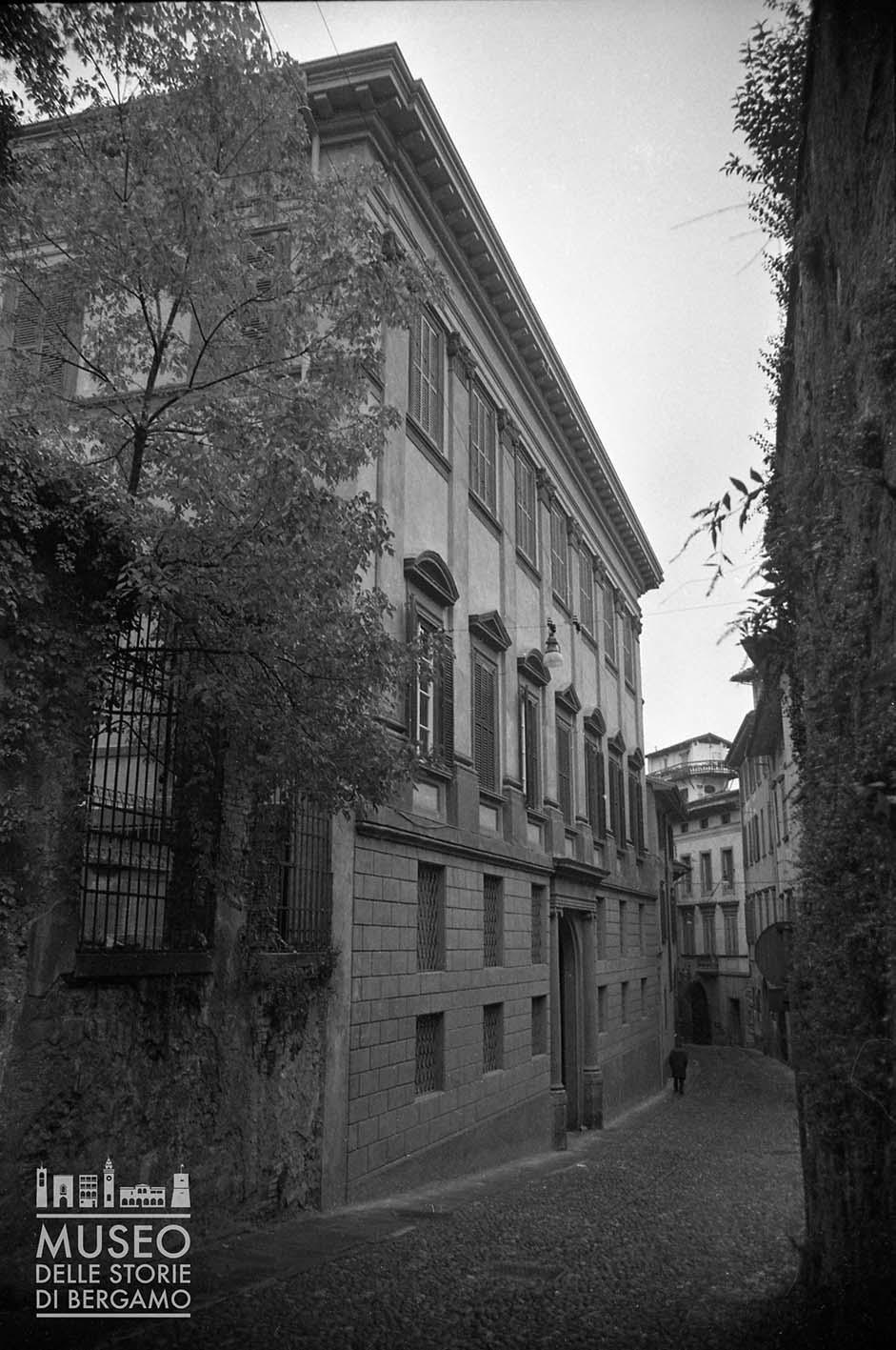 Palazzo Terzi, facciata esterna