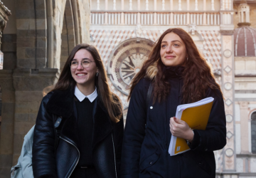 Studentesse in città alta